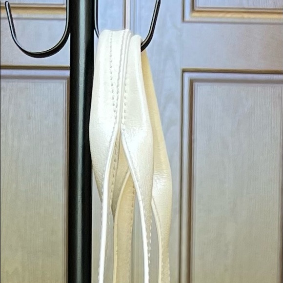 Chanel white lambskin leather tote - Picture 15 of 16